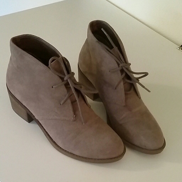 Carlos Santana Shoes - Carlos chukka heeled booties 